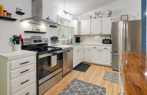 Chesapeake Ranch Estates-Drum Point Kabine | Lakefront Maryland Cabin w/Fire Pit, Grill & Deck