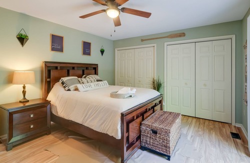 Chesapeake Ranch Estates-Drum Point Kabine | Lakefront Maryland Cabin w/Fire Pit, Grill & Deck