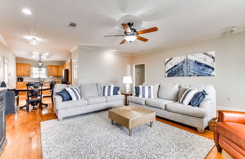 Oscar Haus | Lakefront Oscar Home w/ Game Room + Boat Dock!