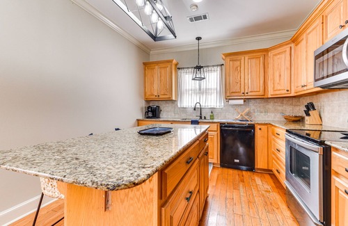 Oscar Haus | Lakefront Oscar Home w/ Game Room + Boat Dock!