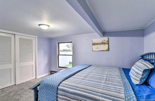 Algonac Haus | Lakefront Paradise with 7 beds - Fishing - Swimming