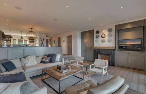 Tahoe Tavern Haus | Lakefront|Pool|Pier|Bouys|Pickleball|Walk to town