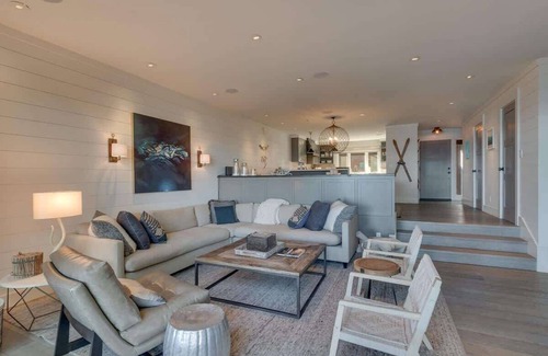 Tahoe Tavern Haus | Lakefront|Pool|Pier|Bouys|Pickleball|Walk to town