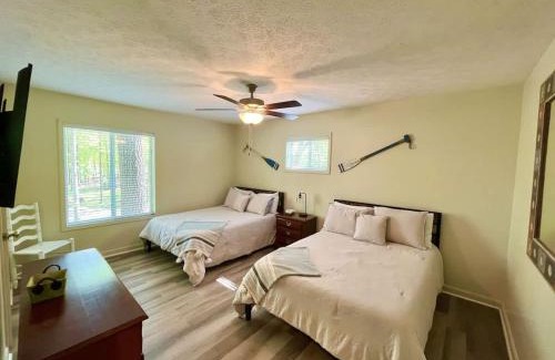 Cadiz Haus | Lakefront - Private Dock - Fishing & Swimming