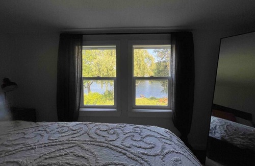 Enfield Haus | Lakefront Property with Scenic View - All Seasons!