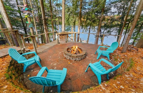 South Boardman Haus | Lakefront retreat 30 min to Traverse City. Hot tub, fire pit, kayaks, game room.
