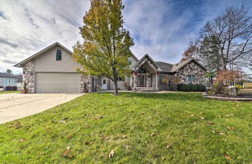 Gladwin Haus | Lakefront Retreat on 18 Acres with Hot Tub!