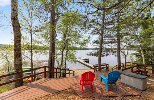 Nevis Kabine | Lakefront retreat on Island Lake. Two cabins, 7 bedrooms, sand beach, privacy+++