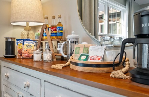 Cedar Bluff Haus | Lakefront|Sauna|Hot Tub|Fire Pit|Kayaks and more!