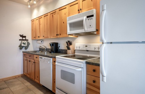 Polson Eigentumswohnung | Lakefront Studio with views!