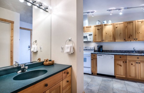 Polson Eigentumswohnung | Lakefront Studio with views!