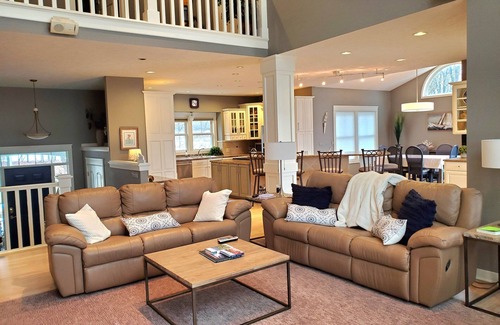 Rockford Haus | Sunsets and Sandy Beach