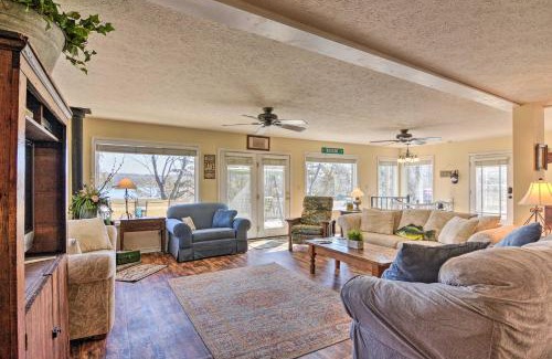 Emerald Beach Haus | Lakefront Table Rock Getaway with Private Swim Dock!