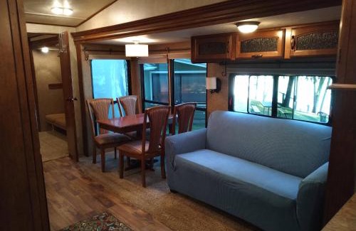 Honor Haus | Lakefront! Twin Birch Resort - The Loon