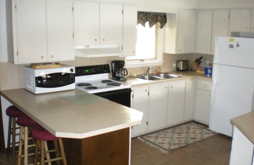 Lake Arrowhead Haus | Ferienhaus am See mit großem Garten und Feuerstelle