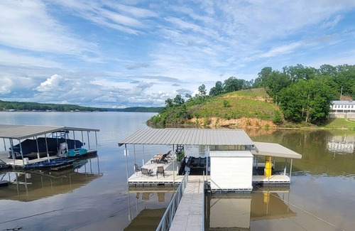 Climax Springs Haus | Lakefront w/ Views, Kayak, Boat Slip