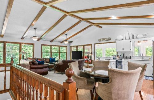 Toccoa Haus | Lakefront with Dock and Hot Tub