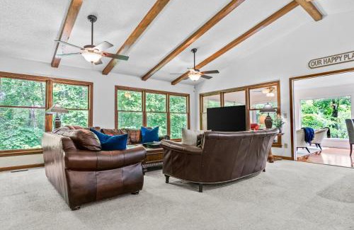 Toccoa Haus | Lakefront with Dock and Hot Tub