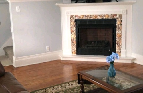 Lorain Haus | LAKEHOUSE ON THE LAKE