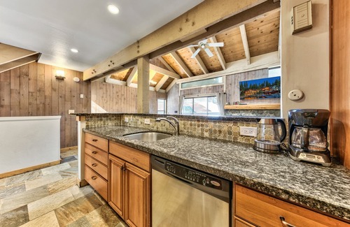 South Lake Tahoe Haus | Lakeland Village #511 - 4BR/3BA Heart of Tahoe