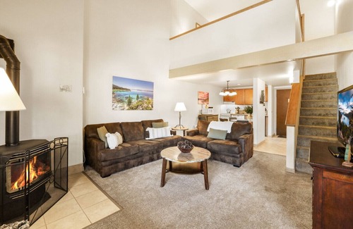 South Lake Tahoe Villa | Lakeland Village 2 Bed Condo w/ Pool View