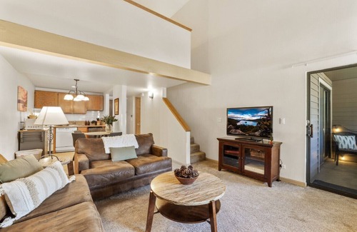 South Lake Tahoe Villa | Lakeland Village 2 Bed Condo w/ Pool View