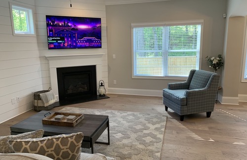 Acworth Haus | Fully Fenced & Fitted 4BR Near LakePoint Sports