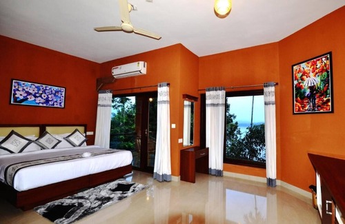 Vazhavatta Haus | LakeRose Wayanad Resort - Lake view