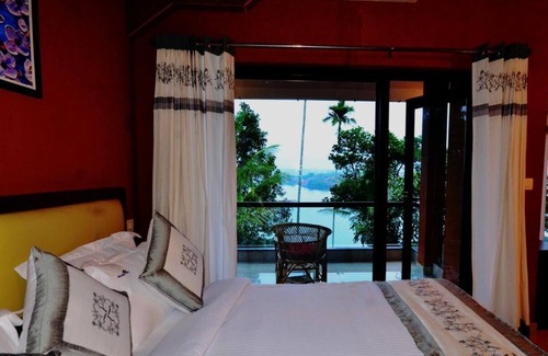Vazhavatta Haus | LakeRose Wayanad Resort - Lake view