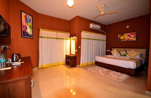 Vazhavatta Haus | LakeRose Wayanad Resort - Lake view