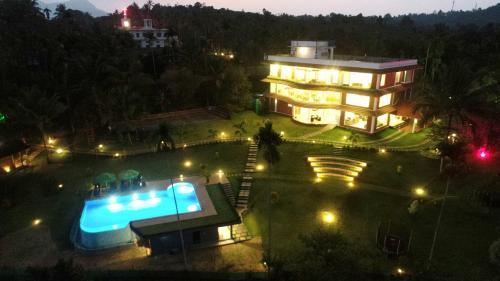 Vazhavatta Haus | LakeRose Wayanad Resort - Lake view