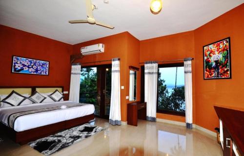 Vazhavatta Haus | LakeRose Wayanad Resort - Lake view