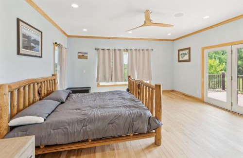 Crary Villa | Lakeside 4BR Retreat Private, Peaceful & Scenic villa