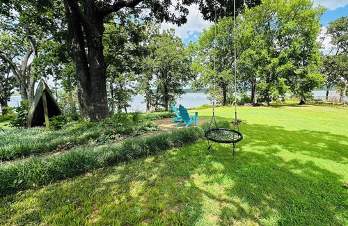 Wagoner Haus | Peaceful lakeside cabin minutes from a swimming beach and boat rental marina