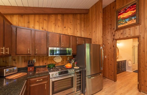 Swanton Haus | Neues Haus am See mit privatem Dock Slip, Feuerstelle, Whirlpool und einem Gas- und Holzkamin!
