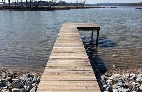 Lincoln Wohnmobilvermietung | Lakeside Comfort: Covered RV Site with Private Pier #1