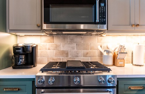 Jacksons' Gap Haus | Lakeside Cottage in the Treetops - 2 bedrooms with amazing view