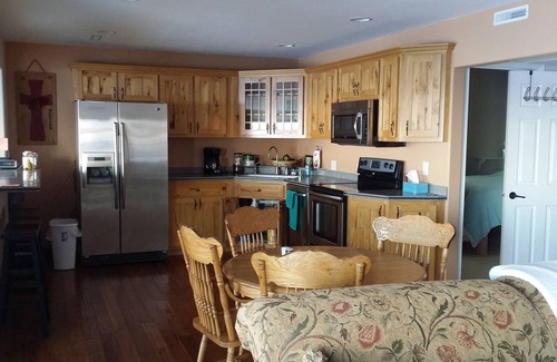 New Lisbon Hütte | Lakeside Cottage mit Pier, ideal für Familien, Schwimmen, Angeln, in der Nähe von Dell