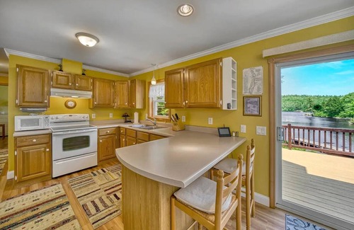 Stoddard Haus | Lakeside Escape - 4BR/2BA Retreat 2hrs from Boston