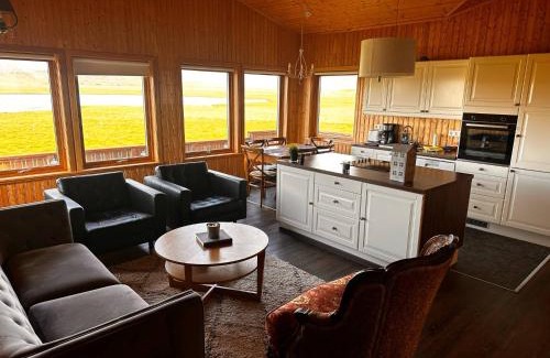 Hvammstangi Kabine | Lakeside Lodge at Sindrastaðir