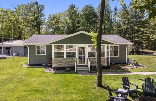 Gladwin Haus | Lakeside Lodge - Game Cave, Golf Greens! Sleeps 17