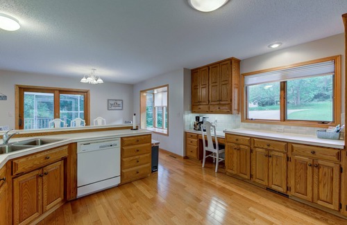 Battle Lake Haus | Lake Vacation! 6BR-12beds-3.5ba - Swim/bonfire/Arcade/ping-pong/foosball