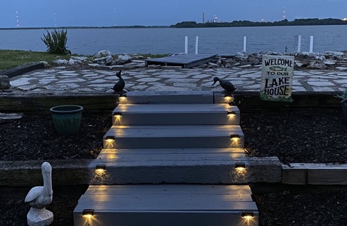 Toledo Haus | Lakeside Paradise with Priceless Views - close to Toledo