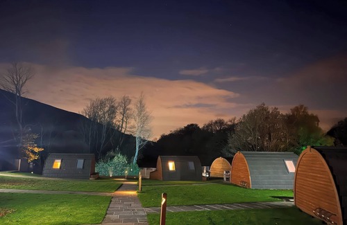 Saddleworth Hütte | DOVESTONE POD 19, pet friendly, with a garden in Greenfield