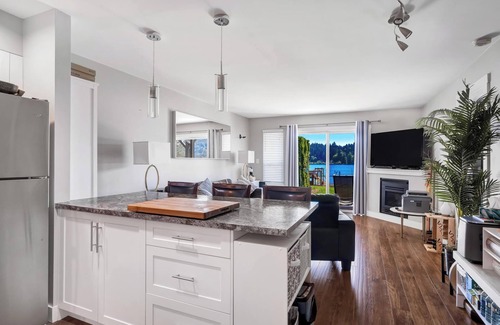 Shawnigan Lake Eigentumswohnung | Lakeside Resort Suite on Shawnigan Lake. Easy beach and lake access!