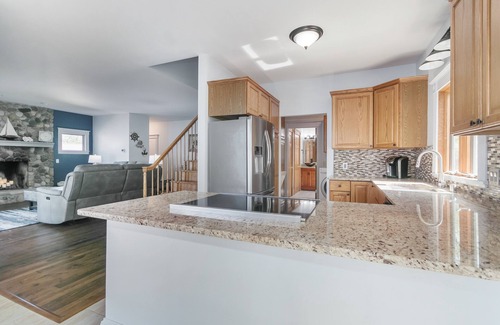 Lake Ripley Haus | Lakeside Retreat at Lake Ripley - Swimming, Dock, Kayaks, & PONTOON RENTAL