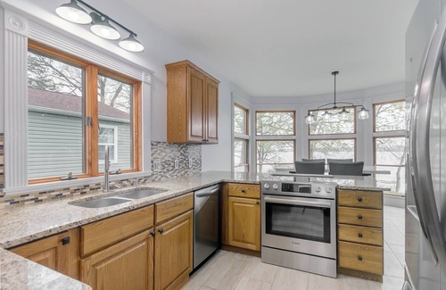 Lake Ripley Haus | Lakeside Retreat at Lake Ripley - Swimming, Dock, Kayaks, & PONTOON RENTAL