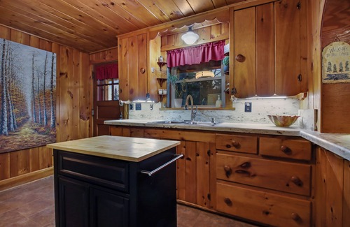 Bloomer Kabine | Lakeside Serenity: Your Perfect Northwoods Exhale