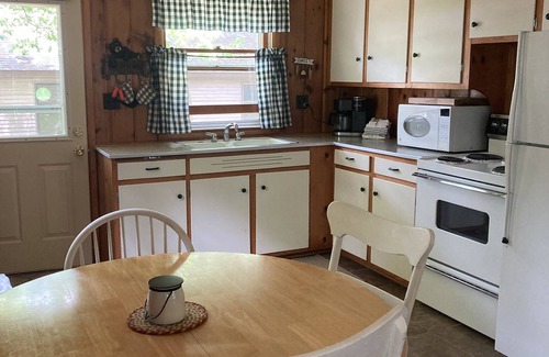 Higgins Lake Haus | LAKEVIEW, In der Nähe des Township Parks / Strandes! Liebenswert und sauber!