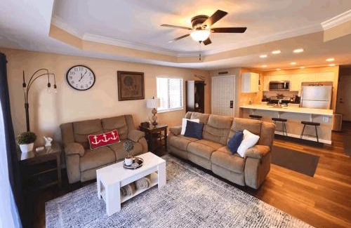 Lake Ozark Haus | Lakeview Lake Ozark Condo 2bd2bapool-sleeps 7pp